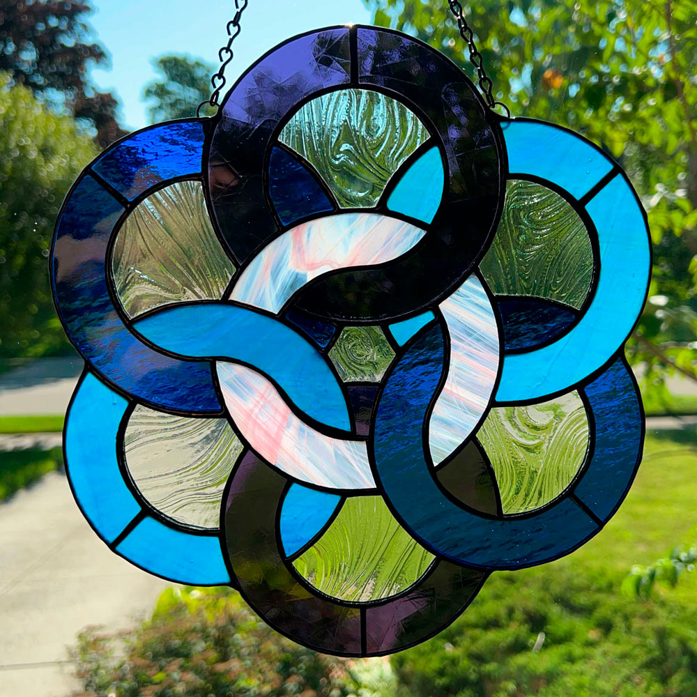 7 Intertwined Celtic Circles in dark blue, light blue, purple and pink in the center